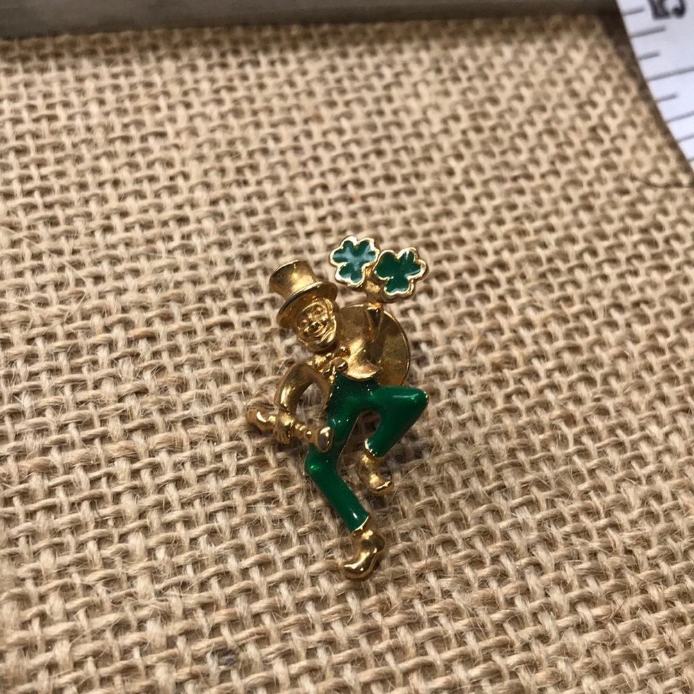 Leprechaun 🍀 brooches